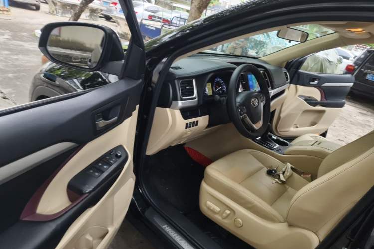 Used Toyota Highlander 2015 2.0T Four-Wheel Drive Luxury Edition 7-Seater Driver Seat