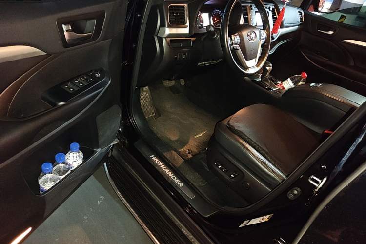 Used Toyota Highlander 2015 2.0T Four-Wheel Drive Luxury Edition 7-Seater Driver Seat