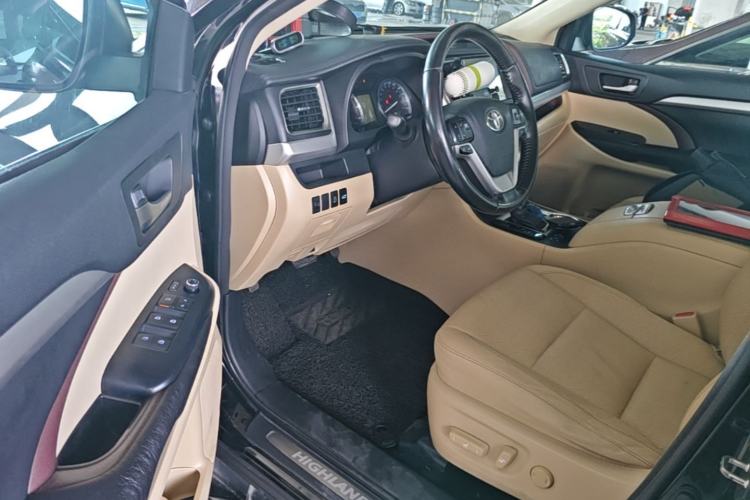 Used Toyota Highlander 2015 2.0T Four-Wheel Drive Luxury Edition 7-Seater Driver Seat