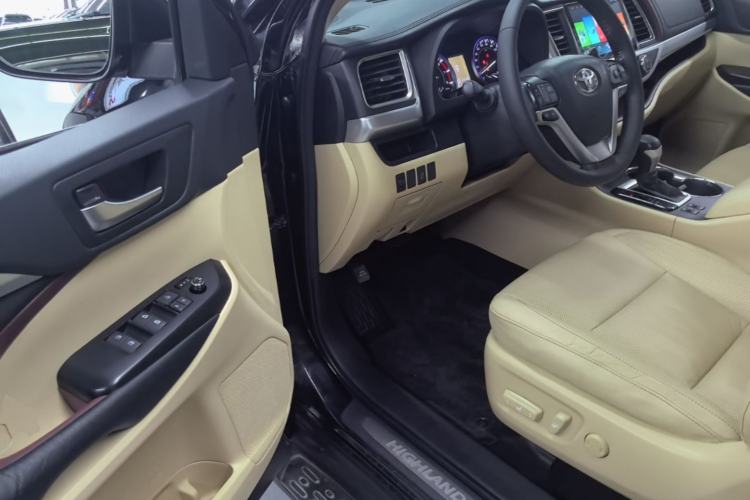 Used Toyota Highlander 2015 2.0T Four-Wheel Drive Luxury Edition 7-Seater Driver Seat