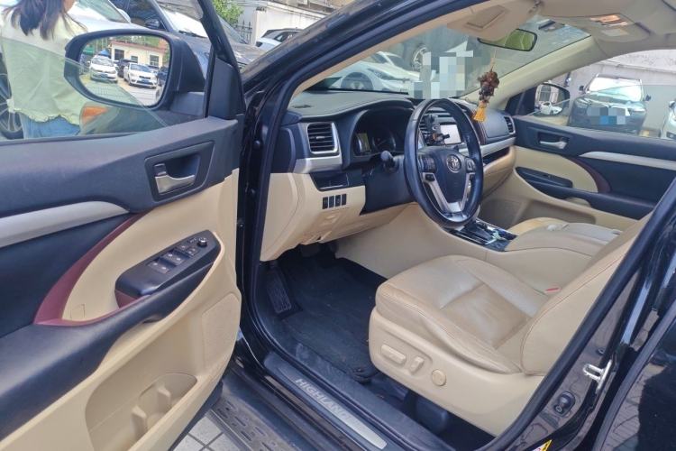 Used Toyota Highlander 2015 2.0T Two-Wheel Drive Luxury Edition 7 Seats Driver Seat