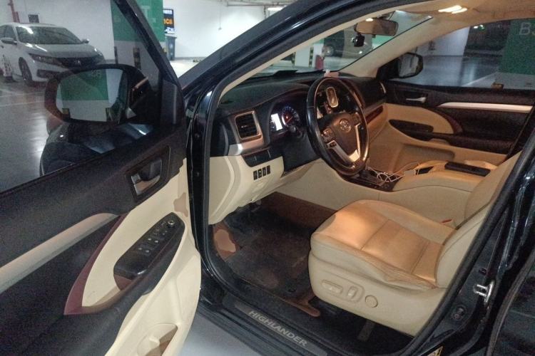 Used Toyota Highlander 2015 2.0T Four-Wheel Drive Luxury Navigation Version with 7 Seats Driver Seat