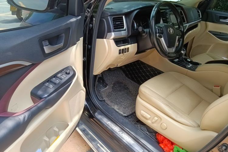Used Toyota Highlander 2015 2.0T Four-Wheel Drive Luxury Edition 7-Seater Driver Seat