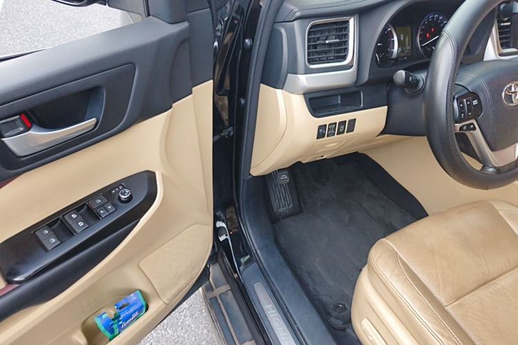 Used Toyota Highlander 2015 2.0T Four-Wheel Drive Luxury Edition 7-Seater Driver Seat