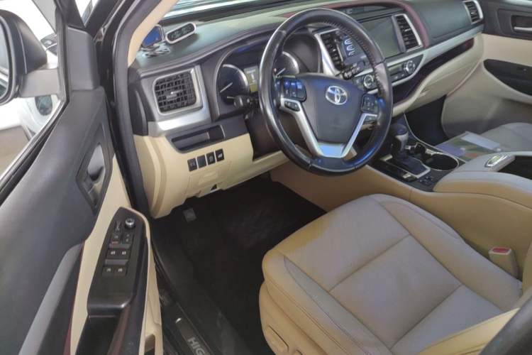 Used Toyota Highlander 2015 2.0T Four-Wheel Drive Luxury Edition 7-Seater Driver Seat