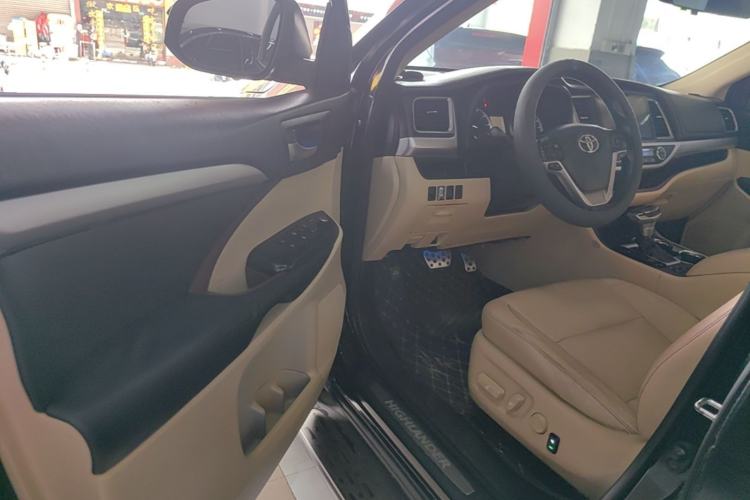 Used Toyota Highlander 2015 2.0T Four-Wheel Drive Luxury Edition 7-Seater Driver Seat