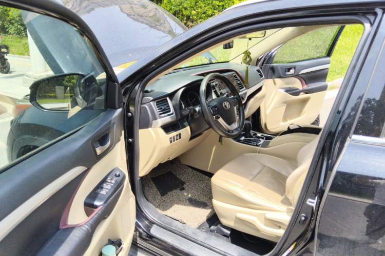 Used Toyota Highlander 2015 2.0T Two-Wheel Drive Elite Edition 5 Seats Driver Seat
