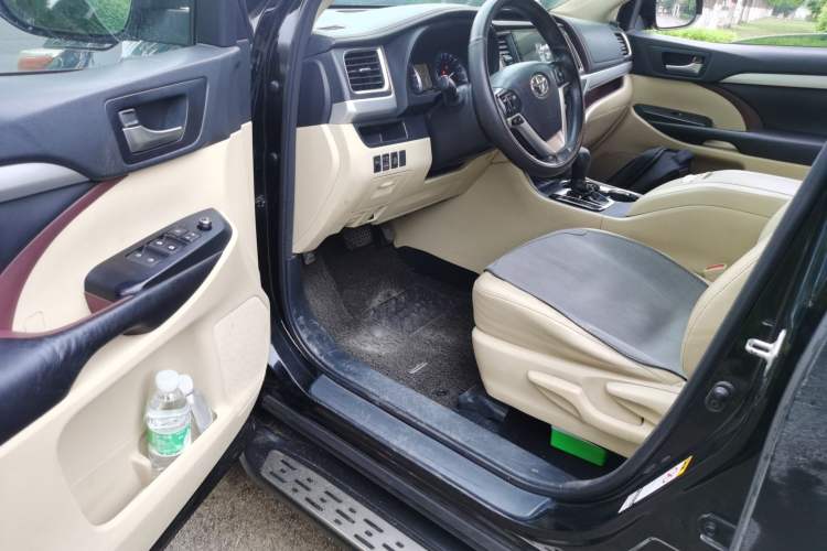 Used Toyota Highlander 2015 2.0T Two-Wheel Drive Elite Edition 7 Seats Driver Seat