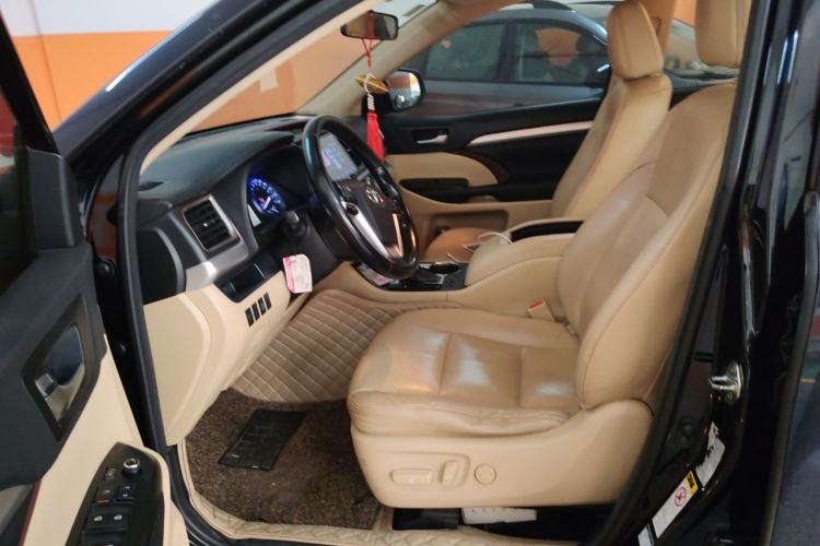 Used Toyota Highlander 2015 2.0T Two-Wheel Drive Luxury Edition 7 Seats Driver Seat