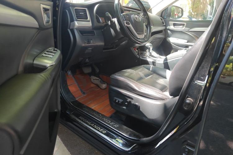 Used Toyota Highlander 2015 2.0T Four-Wheel Drive Luxury Edition 7-Seater Driver Seat