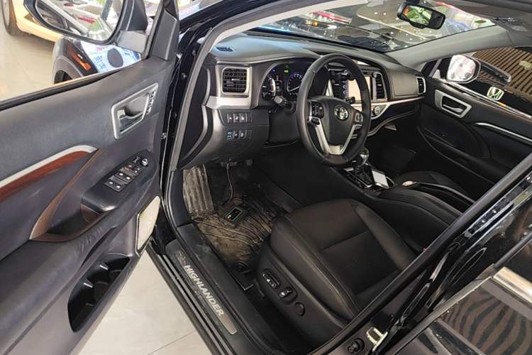 Used Toyota Highlander 2015 2.0T Four-Wheel Drive Ultimate Edition 7-Seater Driver Seat