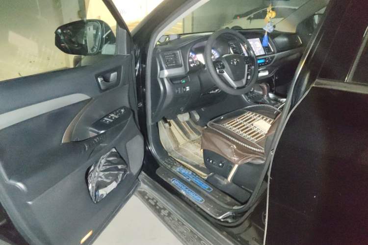 Used Toyota Highlander 2015 2.0T Two-Wheel Drive Luxury Edition 7 Seats Driver Seat