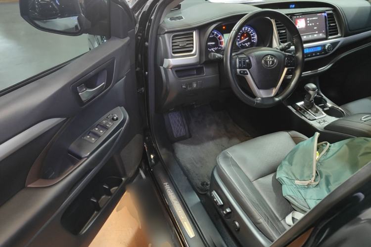Used Toyota Highlander 2015 2.0T Four-Wheel Drive Luxury Edition 7-Seater Driver Seat