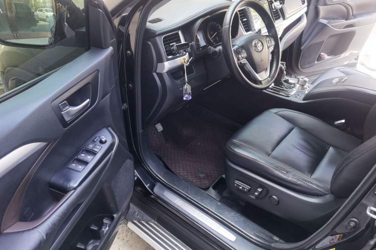 Used Toyota Highlander 2015 2.0T Four-Wheel Drive Luxury Edition 7-Seater Driver Seat