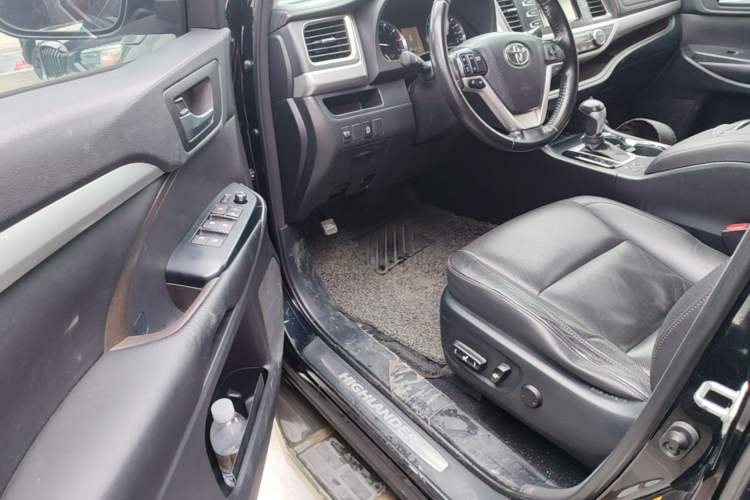 Used Toyota Highlander 2015 2.0T Four-Wheel Drive Luxury Edition 7-Seater Driver Seat