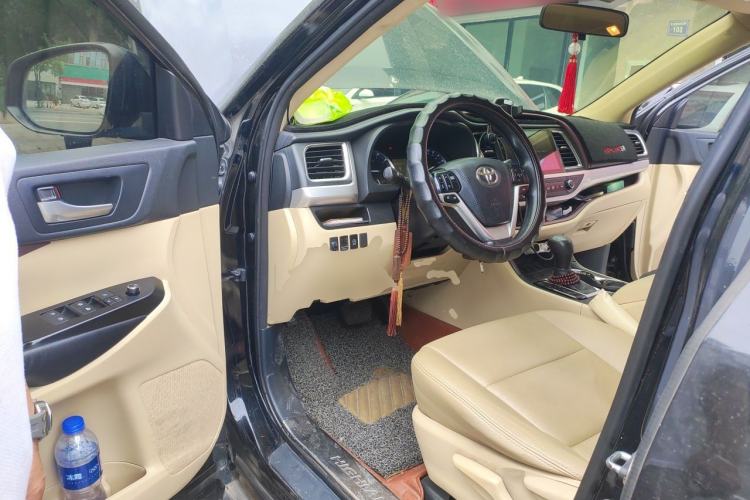 Used Toyota Highlander 2015 2.0T Two-Wheel Drive Elite Edition 7 Seats Driver Seat