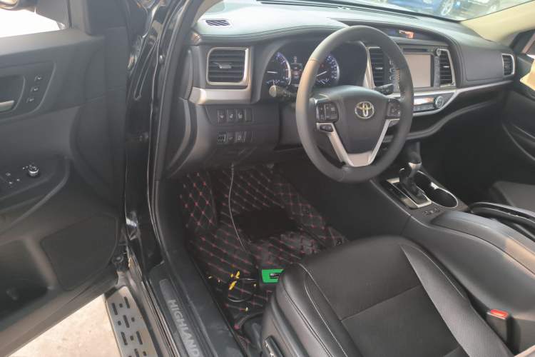 Used Toyota Highlander 2015 2.0T Four-Wheel Drive Ultimate Edition 7-Seater Driver Seat