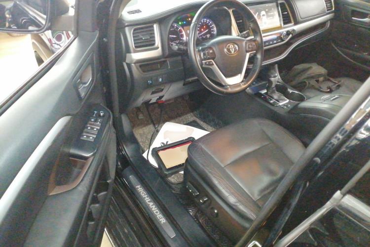 Used Toyota Highlander 2015 2.0T Two-Wheel Drive Luxury Edition 7 Seats Driver Seat