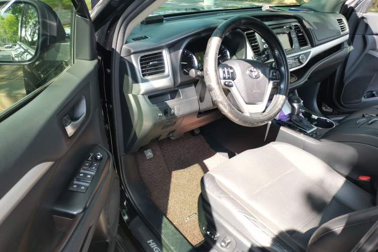 Used Toyota Highlander 2015 2.0T Four-Wheel Drive Luxury Edition 7-Seater Driver Seat