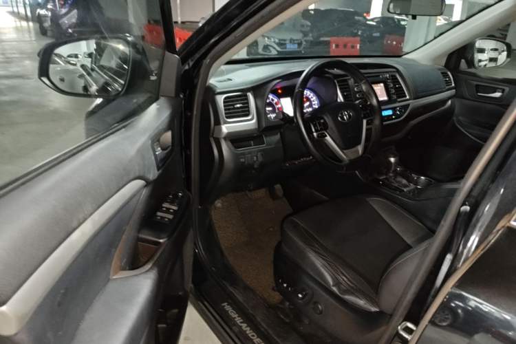 Used Toyota Highlander 2015 2.0T Four-Wheel Drive Luxury Edition 7-Seater Driver Seat