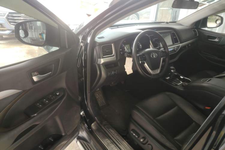 Used Toyota Highlander 2015 2.0T Two-Wheel Drive Luxury Edition 7 Seats Driver Seat