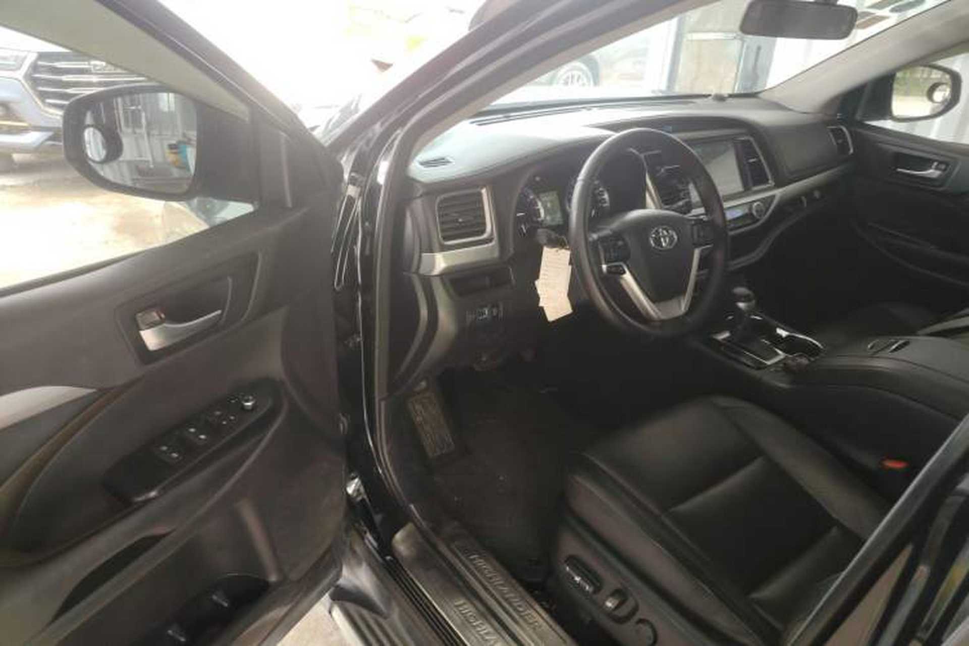 Used Toyota Highlander 2015 2.0T Two-Wheel Drive Luxury Edition 7 Seats Driver Seat
