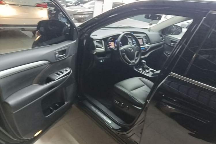 Used Toyota Highlander 2015 2.0T Four-Wheel Drive Luxury Edition 7-Seater Driver Seat