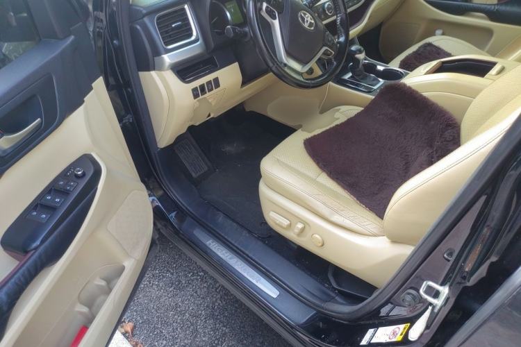 Used Toyota Highlander 2015 2.0T Two-Wheel Drive Luxury Edition 7 Seats Driver Seat