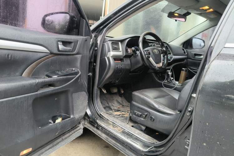 Used Toyota Highlander 2015 2.0T Four-Wheel Drive Luxury Edition 7-Seater Driver Seat