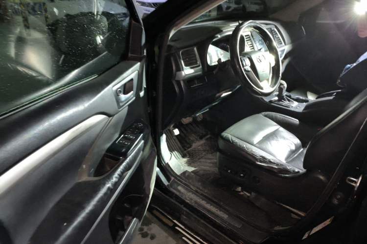 Used Toyota Highlander 2015 2.0T Four-Wheel Drive Luxury Navigation Version with 7 Seats Driver Seat