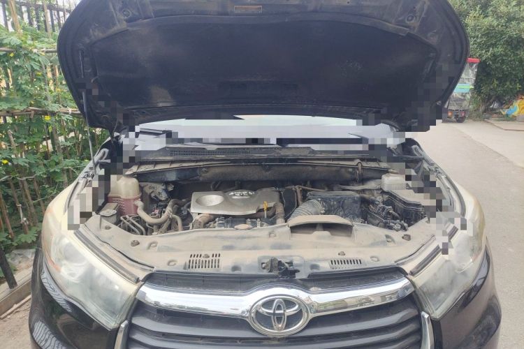 Used Toyota Highlander 2015 2.0T Two-Wheel Drive Luxury Edition 7 Seats Engine Bay