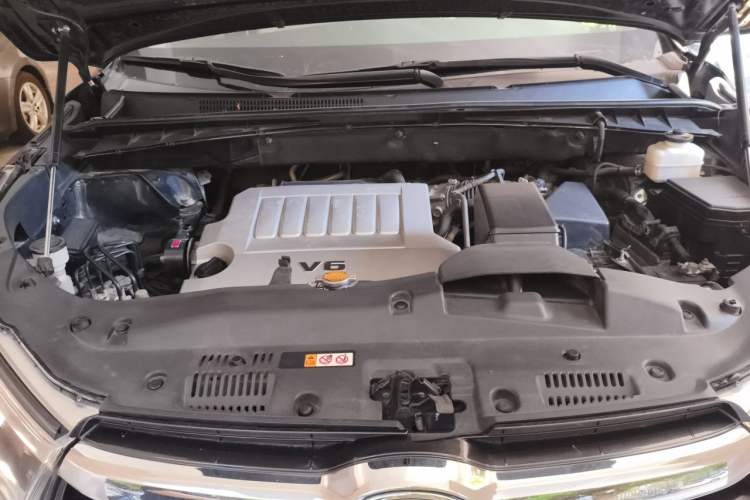 Used Toyota Highlander 2015 3.5L 4x4 Elite Edition 7-Seater Engine Bay