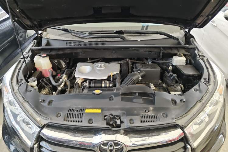 Used Toyota Highlander 2015 2.0T Four-Wheel Drive Luxury Edition 7-Seater Engine Bay