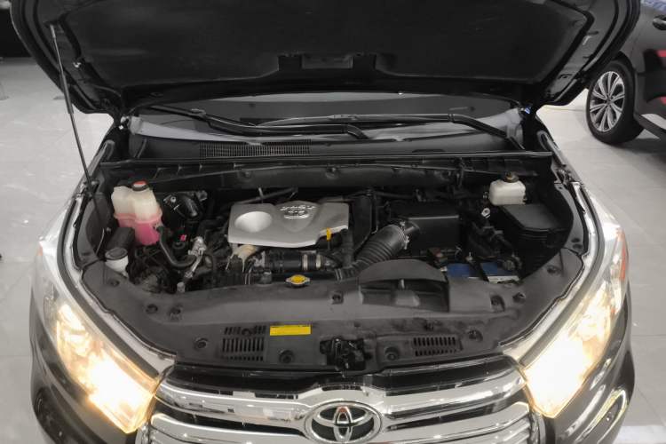 Used Toyota Highlander 2015 2.0T Two-Wheel Drive Luxury Edition 7 Seats Engine Bay
