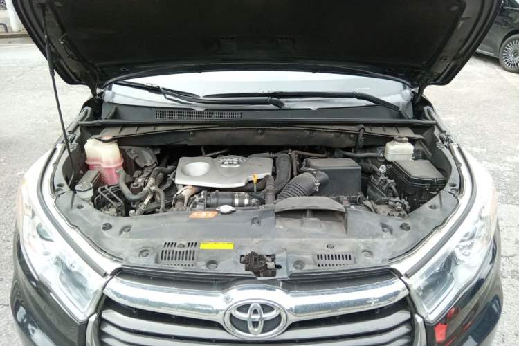 Used Toyota Highlander 2015 2.0T Two-Wheel Drive Elite Edition 7 Seats Engine Bay