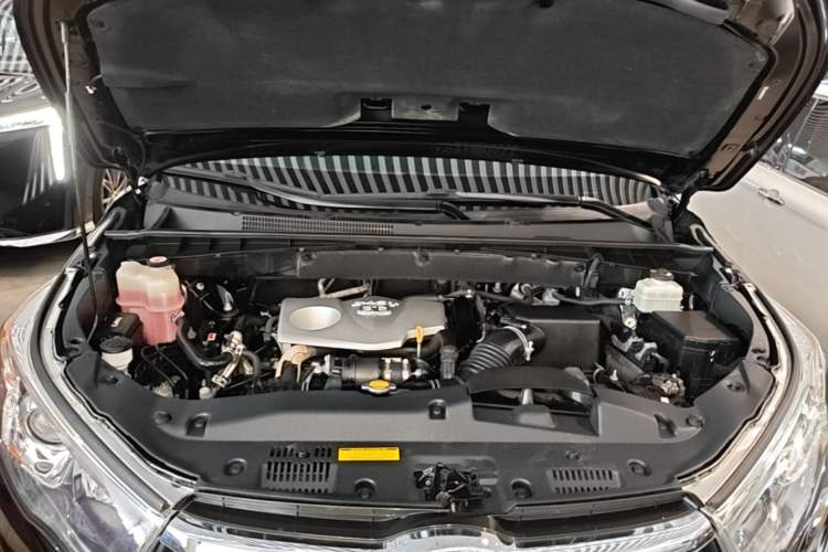 Used Toyota Highlander 2015 2.0T Four-Wheel Drive Luxury Edition 7-Seater Engine Bay