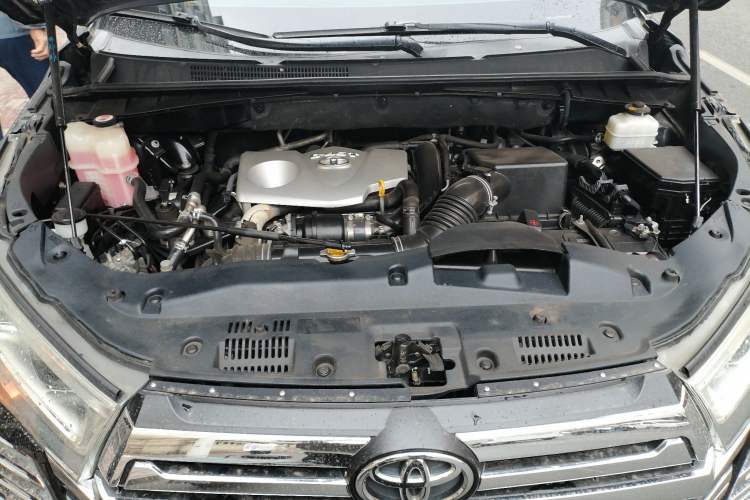 Used Toyota Highlander 2015 2.0T Four-Wheel Drive Luxury Edition 7-Seater Engine Bay