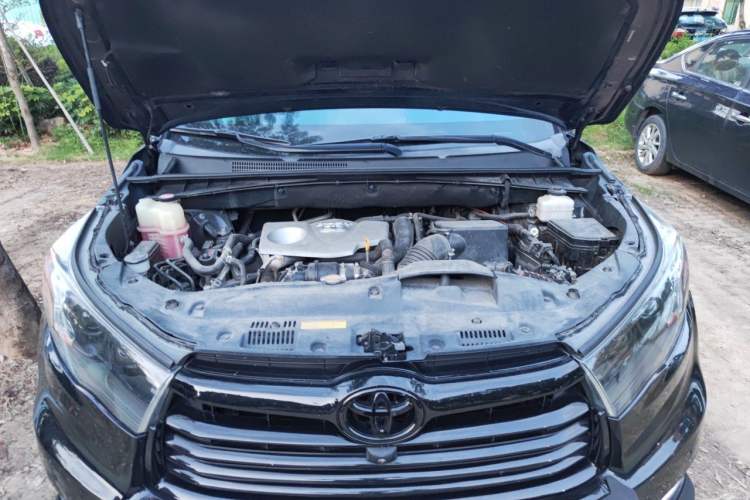 Used Toyota Highlander 2015 2.0T Four-Wheel Drive Luxury Edition 7-Seater Engine Bay