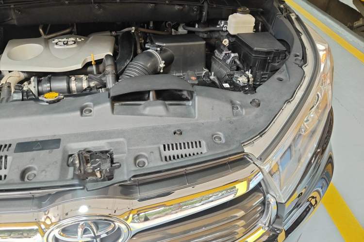 Used Toyota Highlander 2015 2.0T Two-Wheel Drive Elite Edition 5 Seats Engine Bay Left