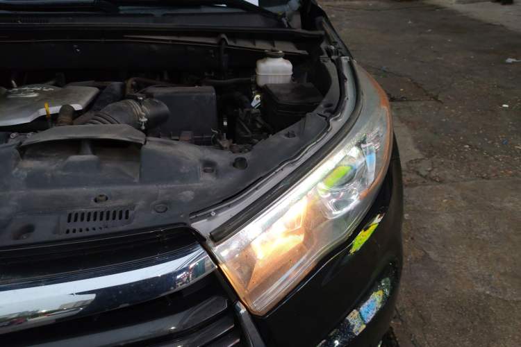 Used Toyota Highlander 2015 2.0T Two-Wheel Drive Elite Edition 5 Seats Engine Bay Left