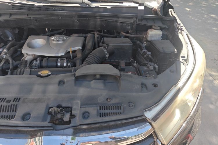 Used Toyota Highlander 2015 2.0T Two-Wheel Drive Elite Edition 7 Seats Engine Bay Left
