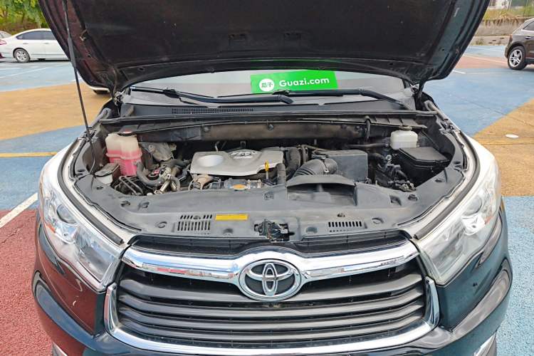 Used Toyota Highlander 2015 2.0T Two-Wheel Drive Elite Edition 7 Seats Engine Bay