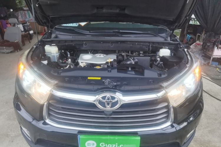 Used Toyota Highlander 2015 2.0T Two-Wheel Drive Elite Edition 5 Seats Engine Bay