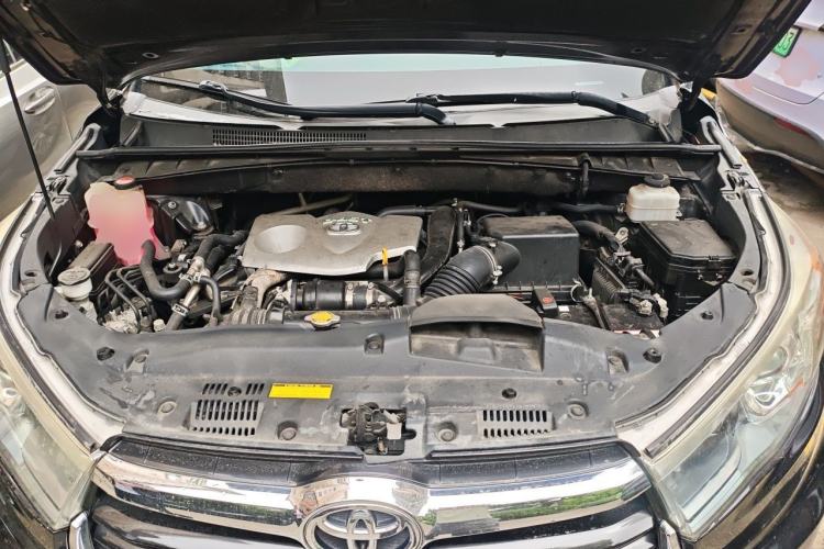Used Toyota Highlander 2015 2.0T Two-Wheel Drive Elite Edition 7 Seats Engine Bay