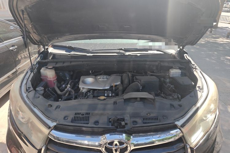Used Toyota Highlander 2015 2.0T Two-Wheel Drive Elite Edition 7 Seats Engine Bay