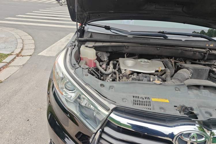 Used Toyota Highlander 2015 2.0T Four-Wheel Drive Luxury Edition 7-Seater Engine Bay Right