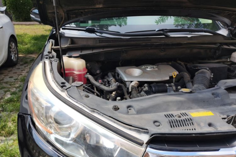 Used Toyota Highlander 2015 2.0T Four-Wheel Drive Luxury Edition 7-Seater Engine Bay Right
