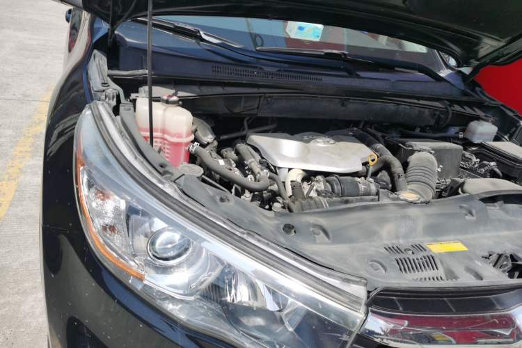 Used Toyota Highlander 2015 2.0T Four-Wheel Drive Luxury Edition 7-Seater Engine Bay Right