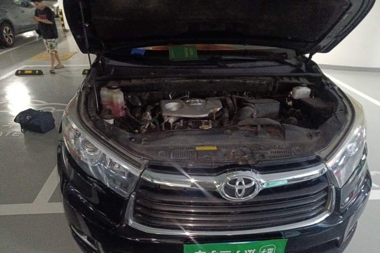 Used Toyota Highlander 2015 2.0T Four-Wheel Drive Luxury Navigation Version with 7 Seats Engine Bay Right