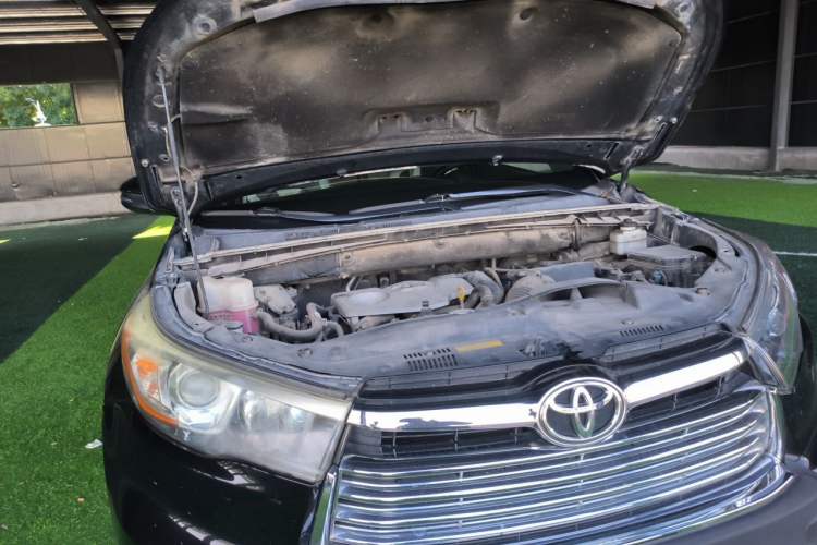 Used Toyota Highlander 2015 2.0T Two-Wheel Drive Elite Edition 7 Seats Engine Bay Right